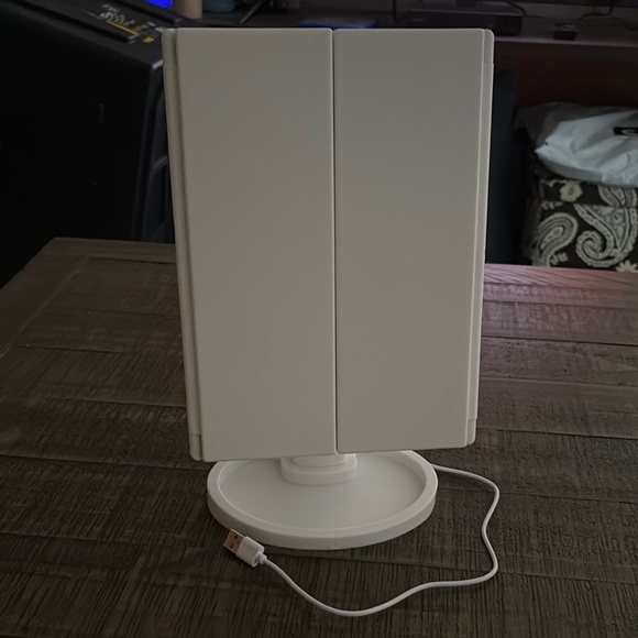 Tri-Fold LED Vanity Mirror - Picture 2 of 3